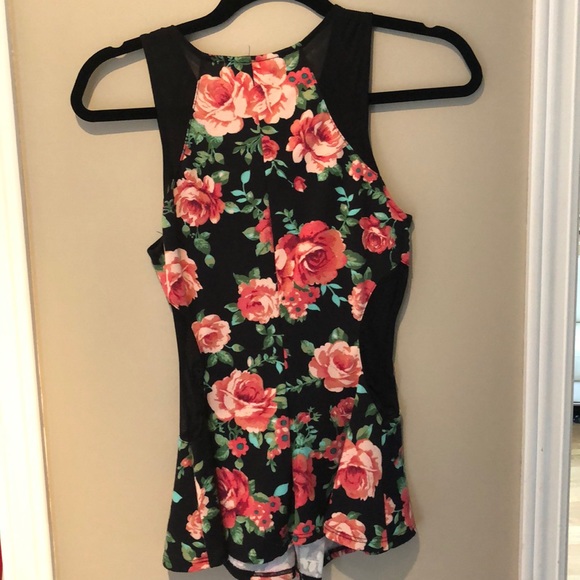 Guess tank - Picture 3 of 3